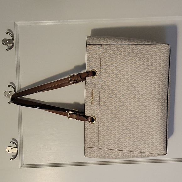 Jet set travel bag never been used - Picture 1 of 3